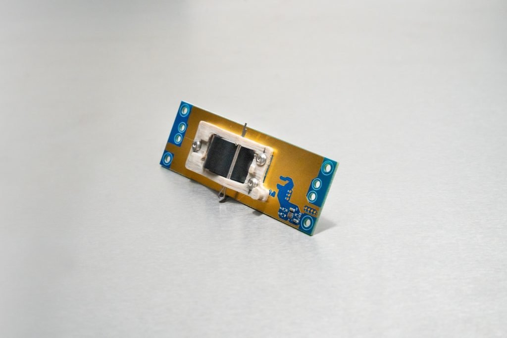 PCB mountable cage for deployable antenna
